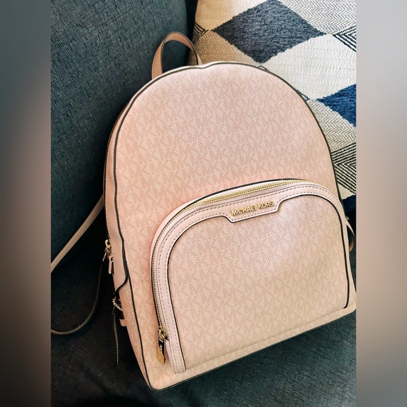 AUTHENTIC MICHAEL KORS BACKPACK PURSE! Full size in GREAT condition! - Picture 2 of 2